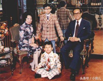 父親將5歲李嘉誠帶到房間，翻出一個破箱子竟改變了他一生