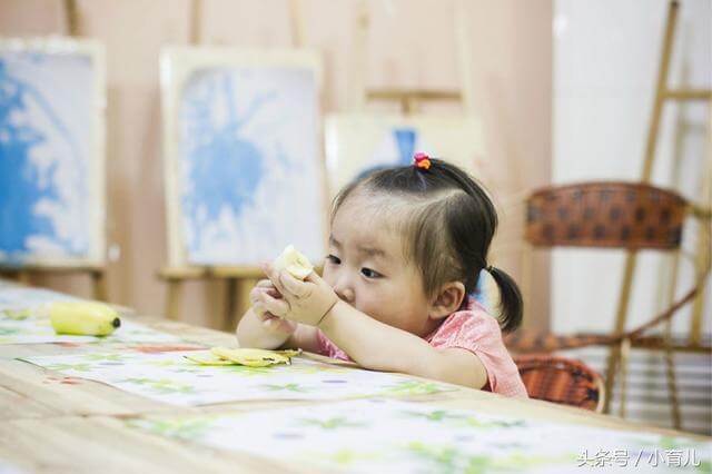 媽媽將1歲半女兒交給婆婆帶，兩年後的情況讓媽媽悔不當初