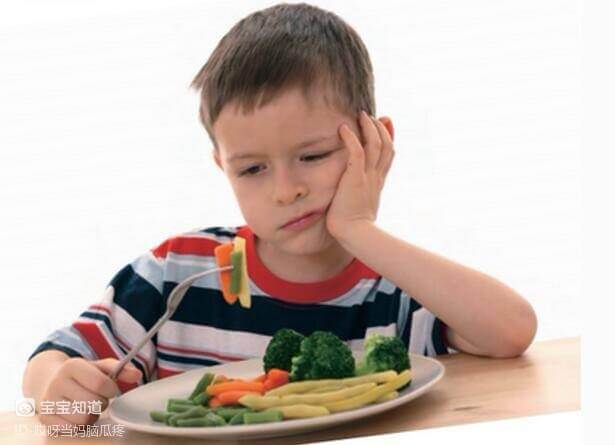 追著喂飯：看似愛娃，實則害娃！ 5招解決孩子"吃飯難"