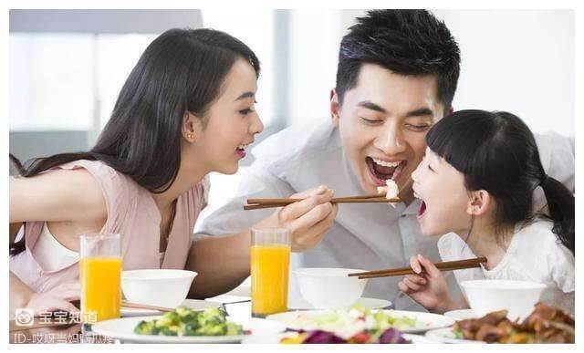 追著喂飯：看似愛娃，實則害娃！ 5招解決孩子