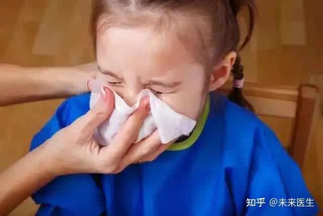 幫寶寶擤鼻涕，用力過猛可能會造成聽力損傷-2